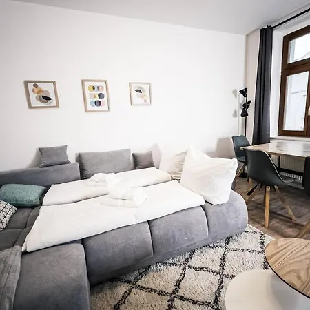 Apartment ⋙ Stilvolle Mit 2 Schlafzimmern & Balkon ⋘ *